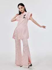 MUKZIN 【予約販売 5⽉16⽇から発送】フレッシュピンクのジャガード生地の裾スリットパンツ
