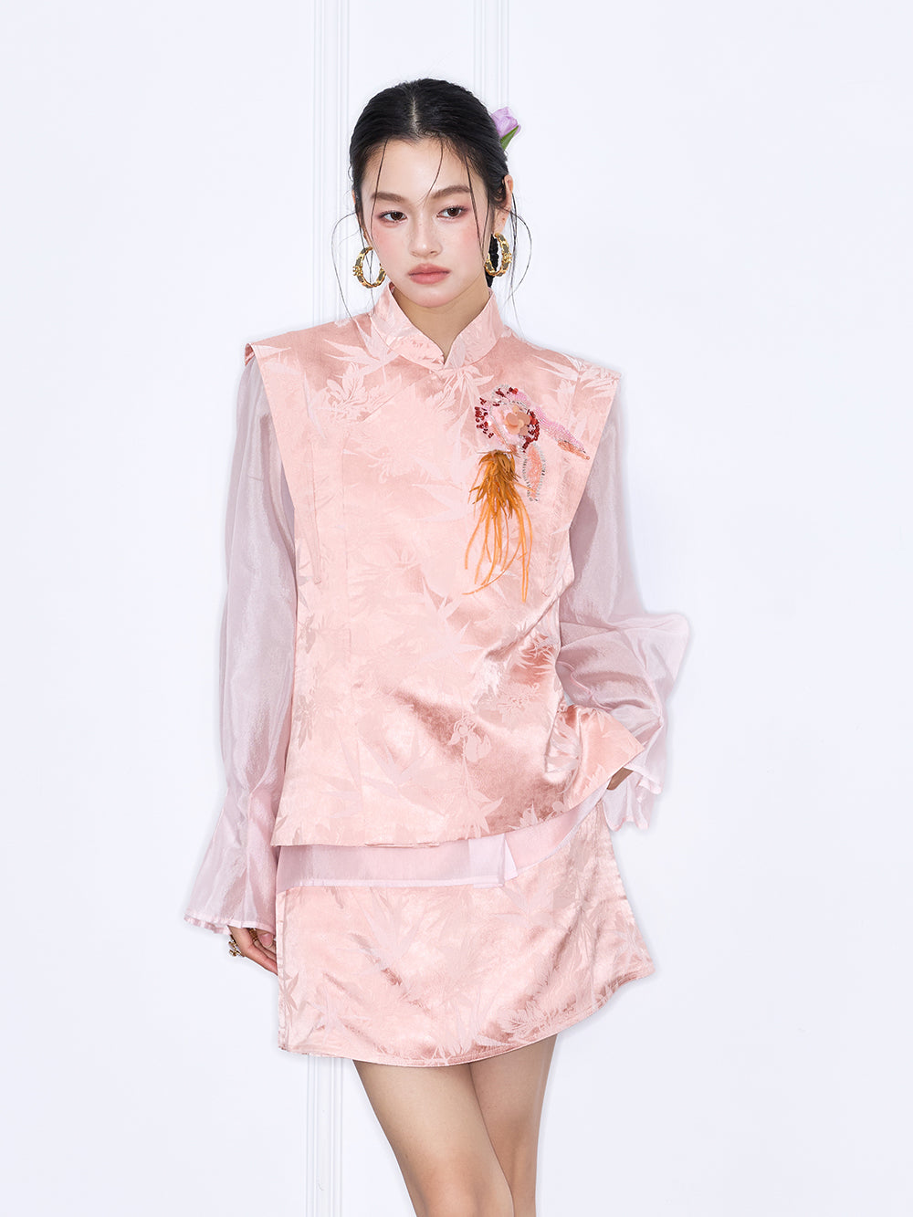 MUKZIN 店舗ー女性のためのデザイナーファッション服のブランド