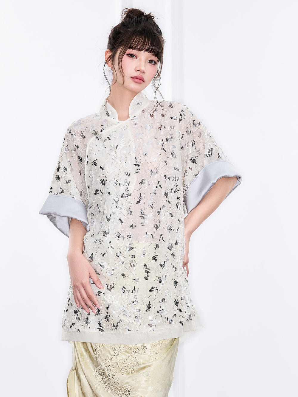 MUKZIN 店舗ー女性のためのデザイナーファッション服のブランド