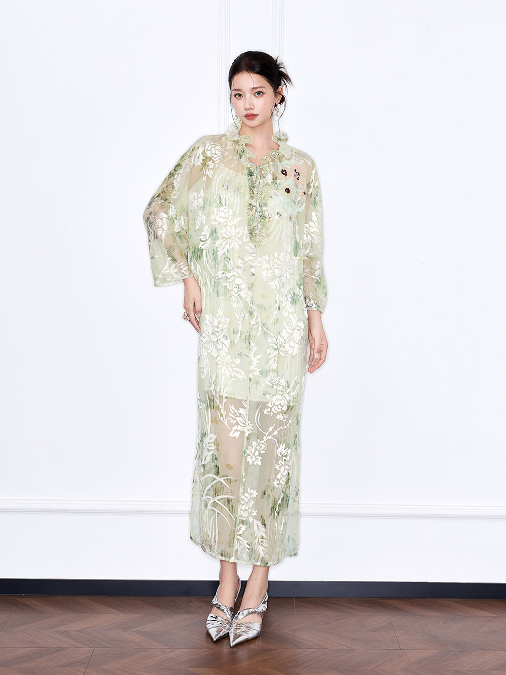 MUKZIN 店舗ー女性のためのデザイナーファッション服のブランド