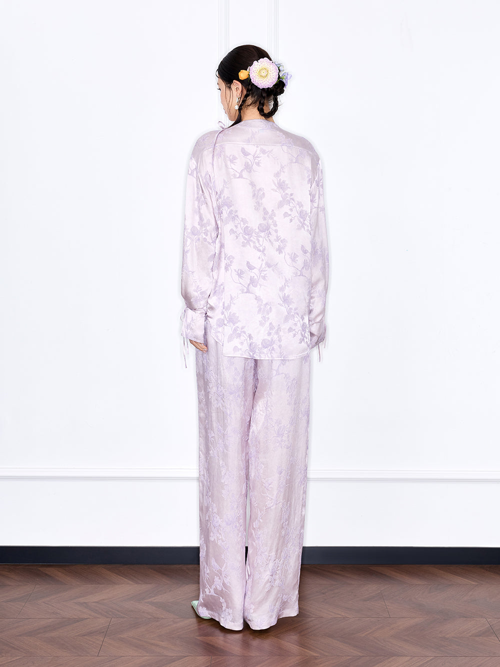 MUKZIN 店舗ー女性のためのデザイナーファッション服のブランド