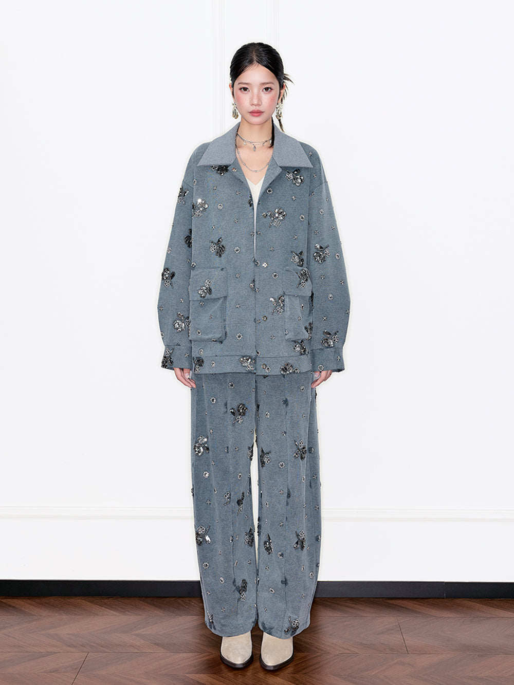 MUKZIN 店舗ー女性のためのデザイナーファッション服のブランド