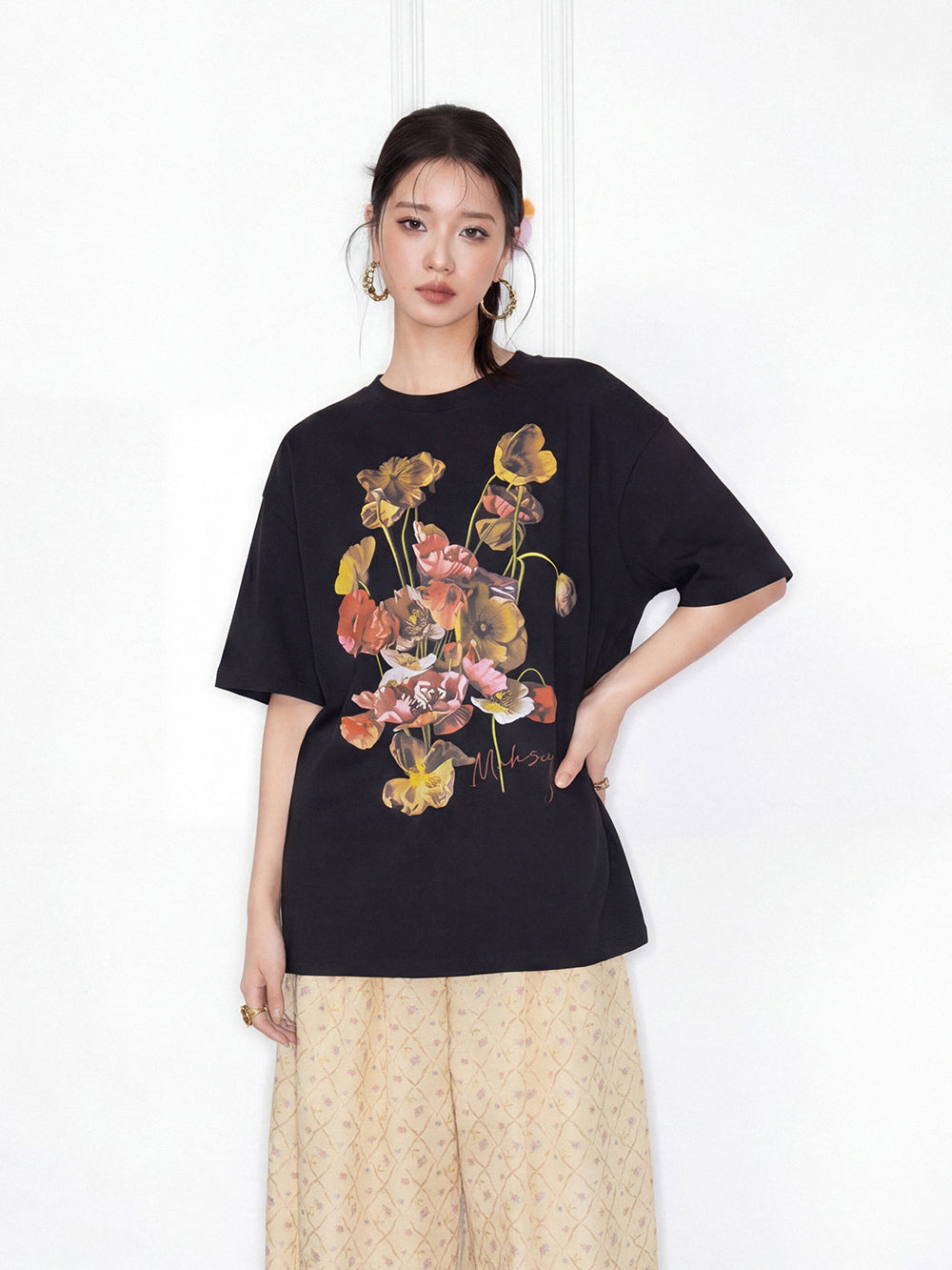 MUKZIN 店舗ー女性のためのデザイナーファッション服のブランド