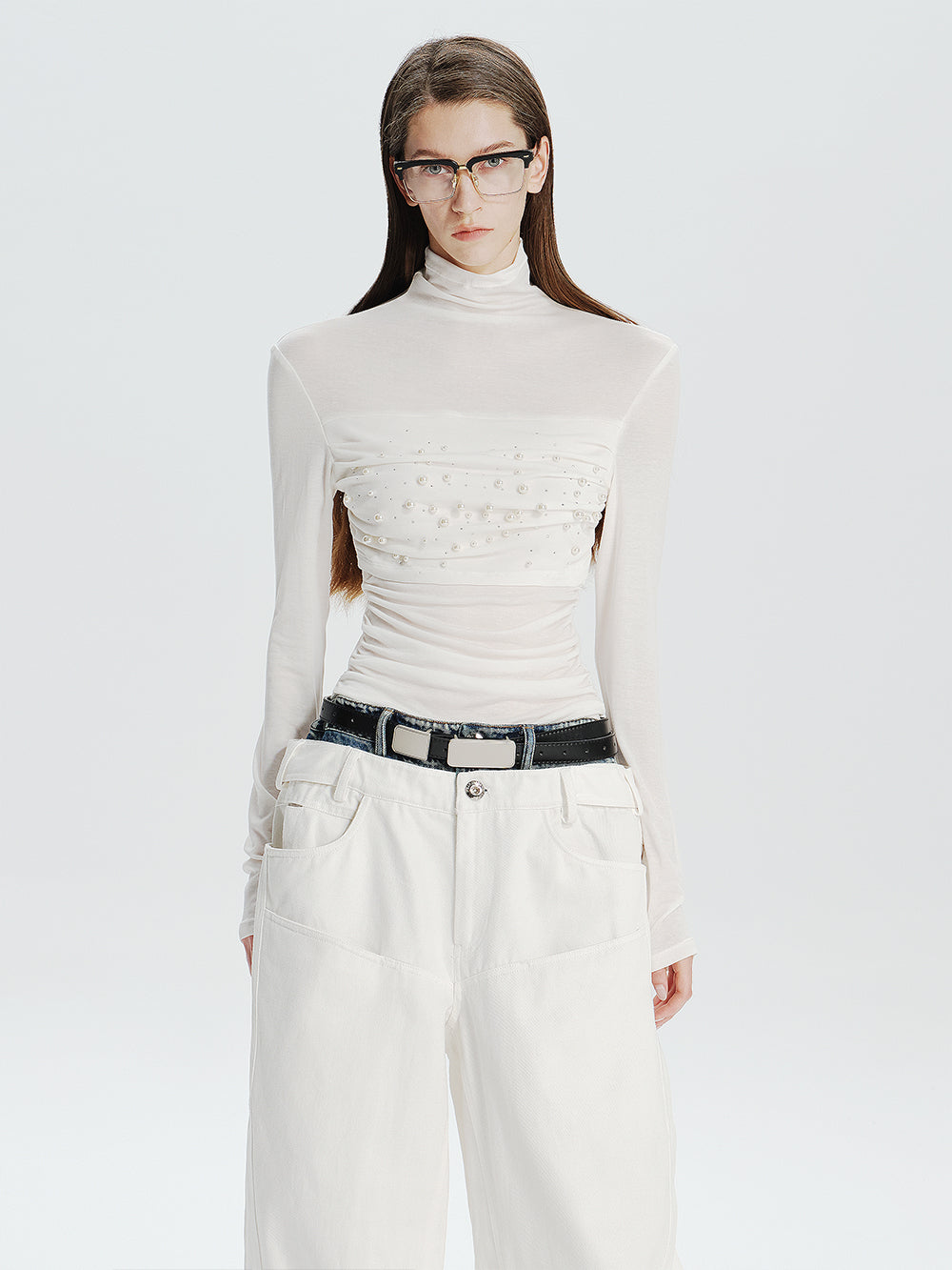 MUKZIN 店舗ー女性のためのデザイナーファッション服のブランド