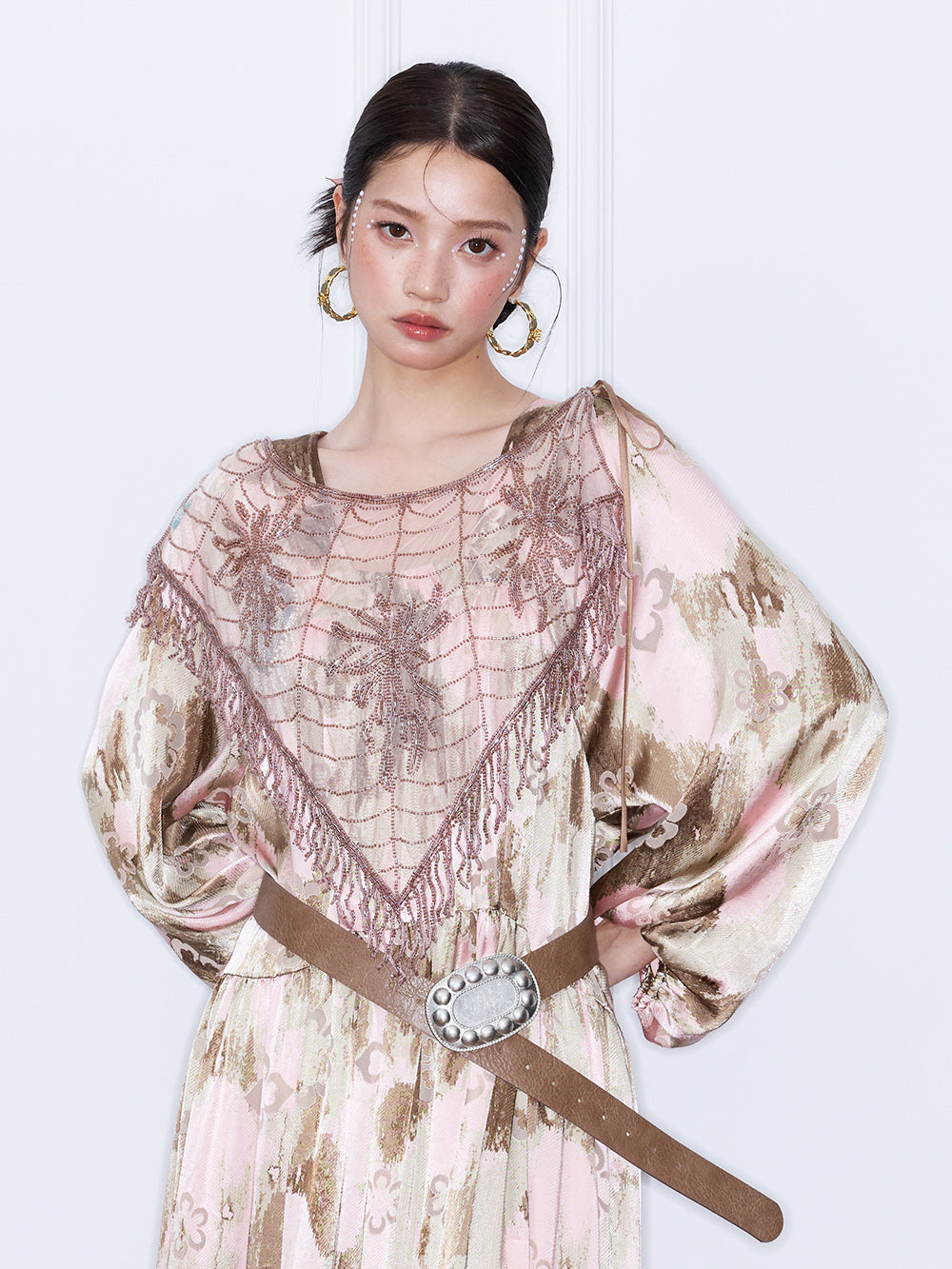 MUKZIN 店舗ー女性のためのデザイナーファッション服のブランド