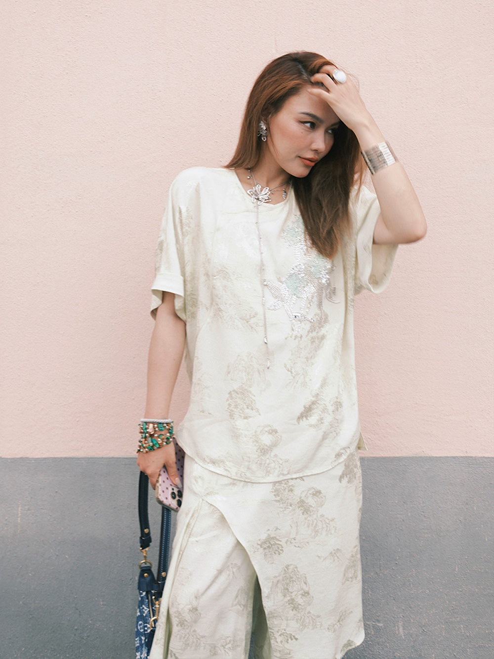 MUKZIN 店舗ー女性のためのデザイナーファッション服のブランド