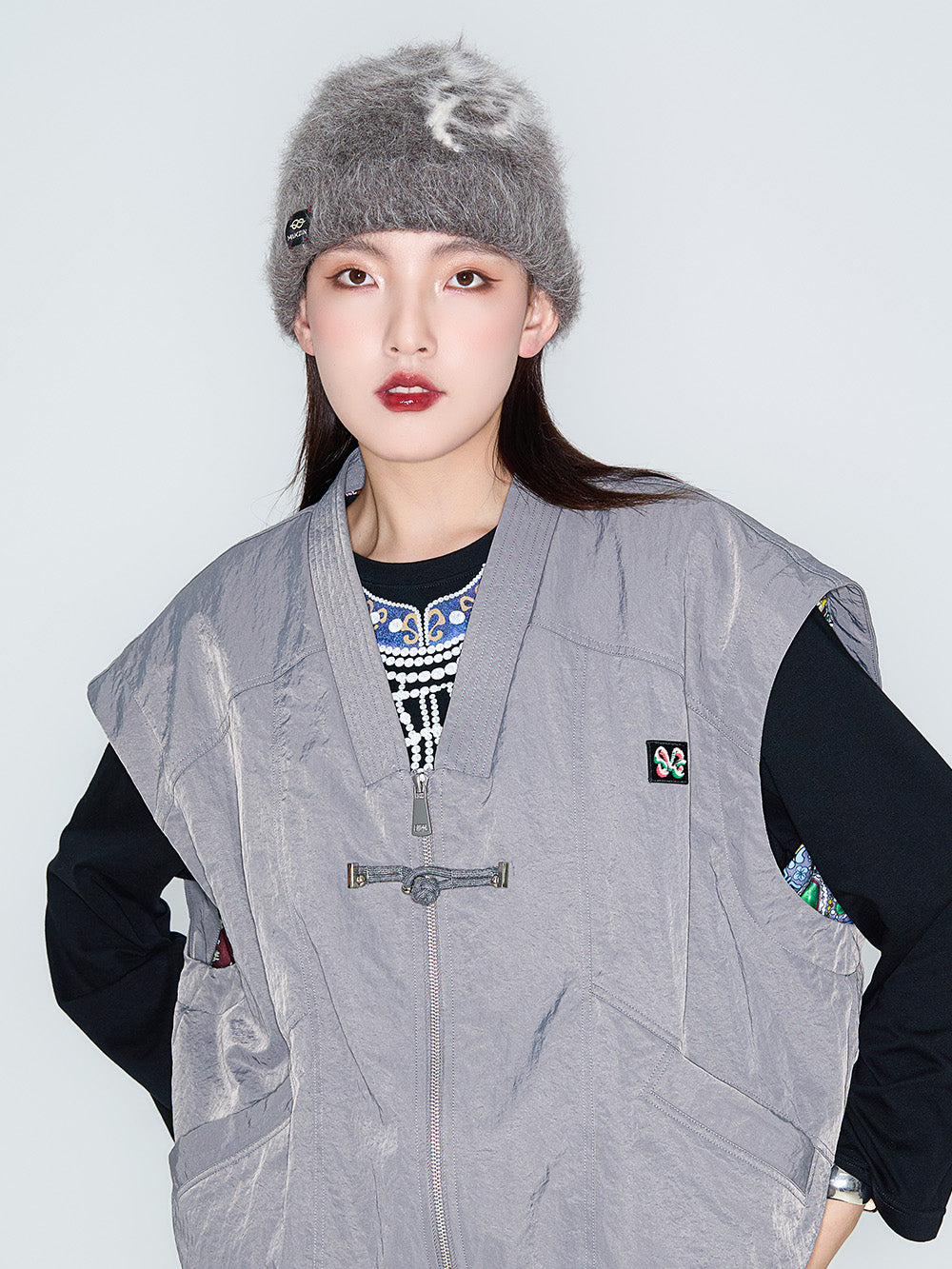 MUKZIN 店舗ー女性のためのデザイナーファッション服のブランド 