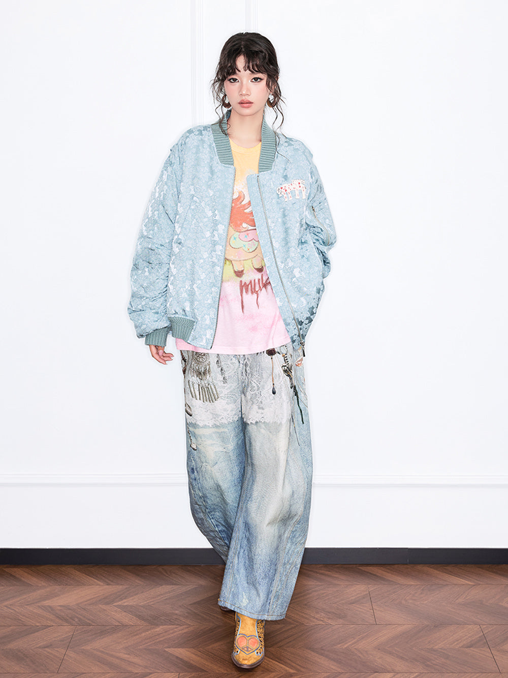 MUKZIN 店舗ー女性のためのデザイナーファッション服のブランド