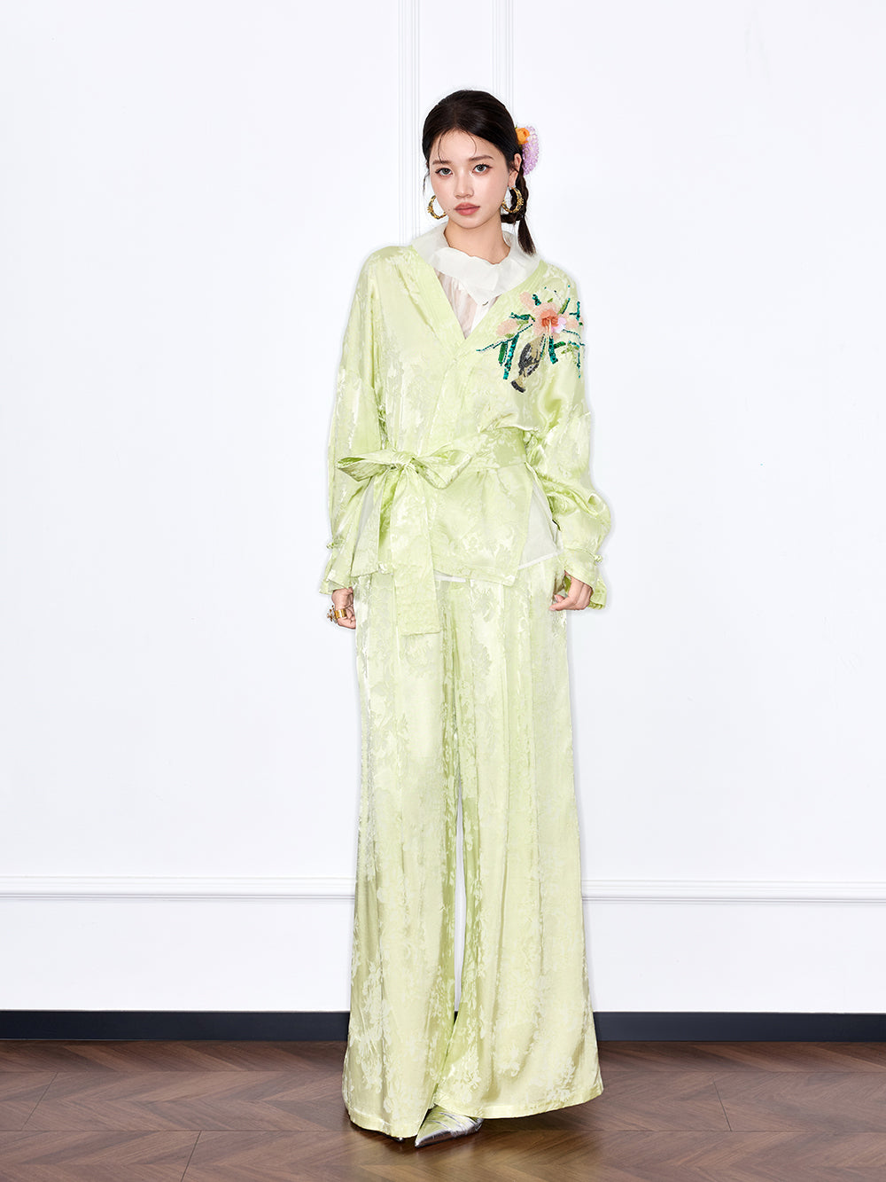 MUKZIN 店舗ー女性のためのデザイナーファッション服のブランド