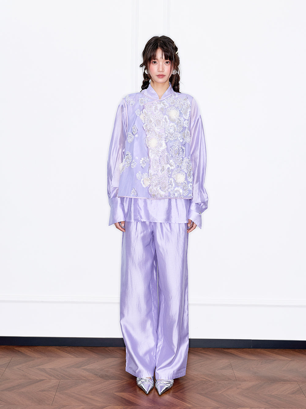 MUKZIN 店舗ー女性のためのデザイナーファッション服のブランド