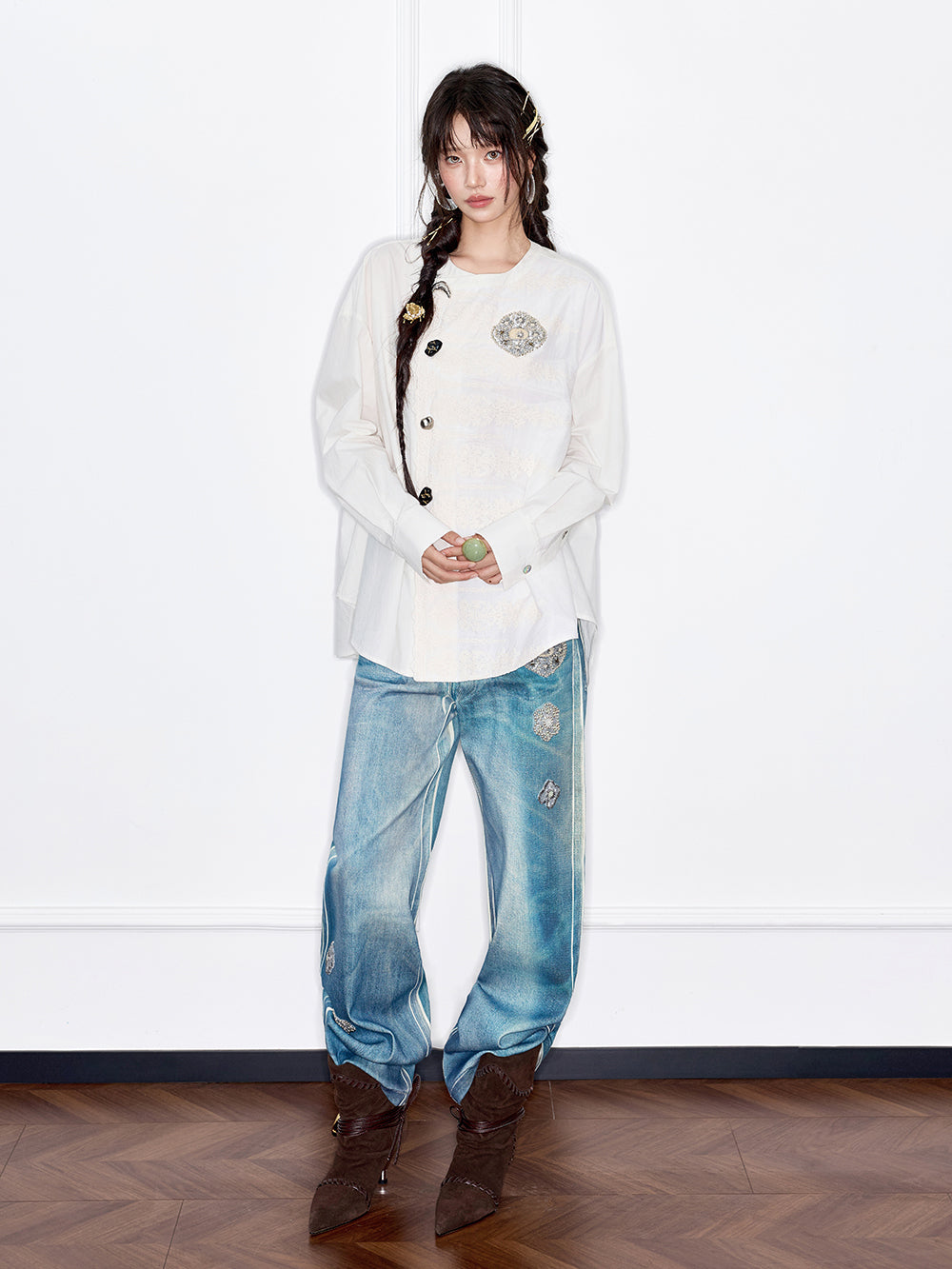 MUKZIN 店舗ー女性のためのデザイナーファッション服のブランド