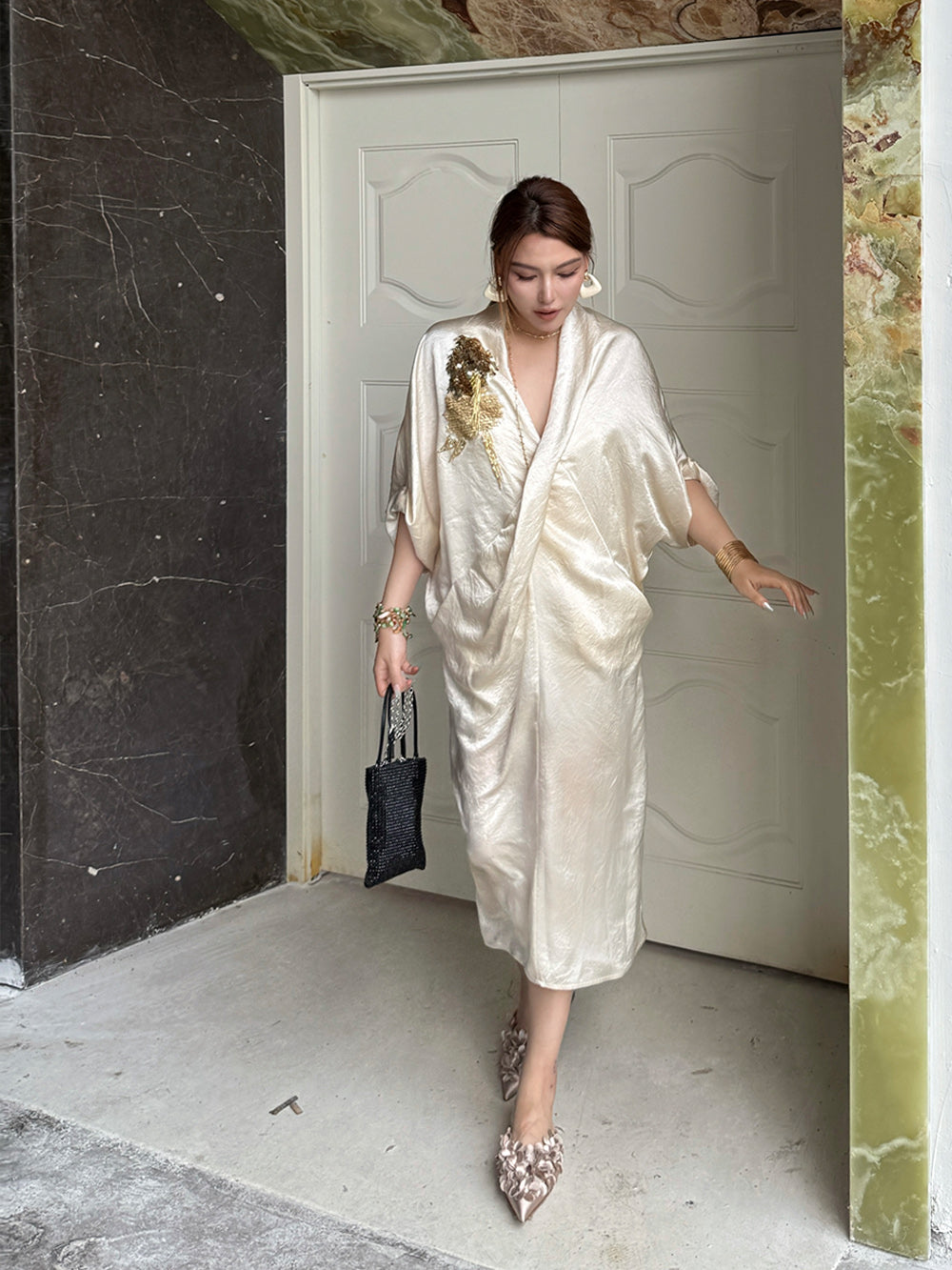MUKZIN 店舗ー女性のためのデザイナーファッション服のブランド