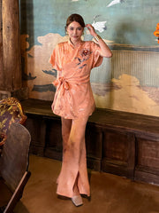 MUKZIN「 カプセルシリーズ 」ライトブルーの中国風ボタンフローラル刺繍ワイドレッグパンツ