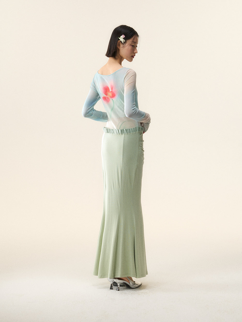 MUKZIN 店舗ー女性のためのデザイナーファッション服のブランド
