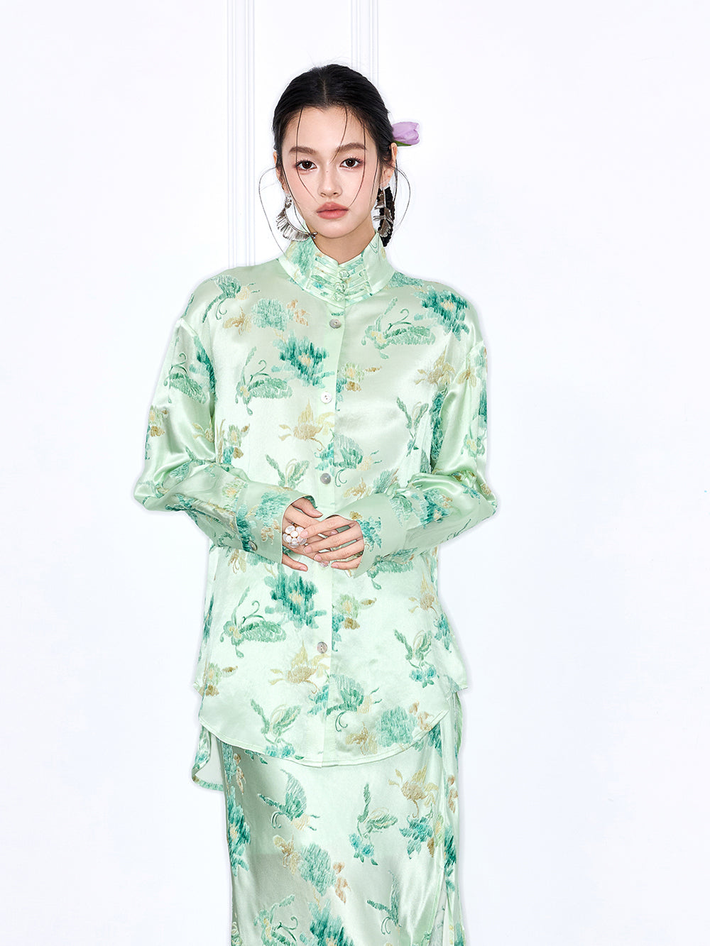 MUKZIN 店舗ー女性のためのデザイナーファッション服のブランド