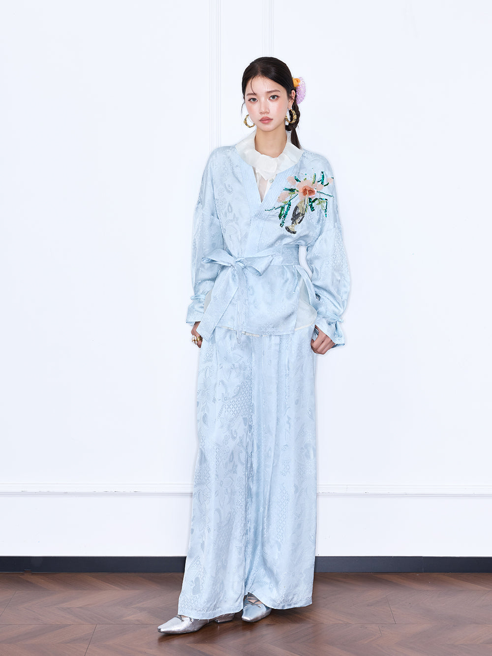 MUKZIN 店舗ー女性のためのデザイナーファッション服のブランド