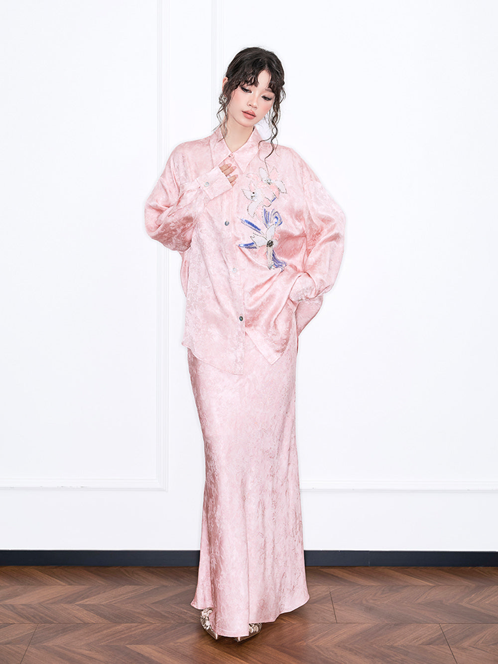 MUKZIN 店舗ー女性のためのデザイナーファッション服のブランド