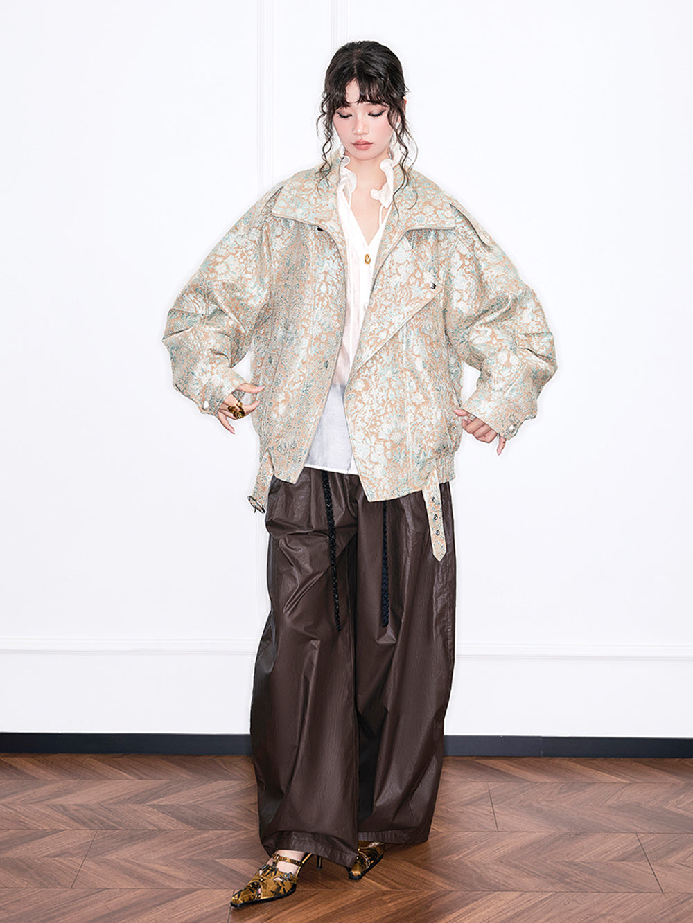 MUKZIN 店舗ー女性のためのデザイナーファッション服のブランド