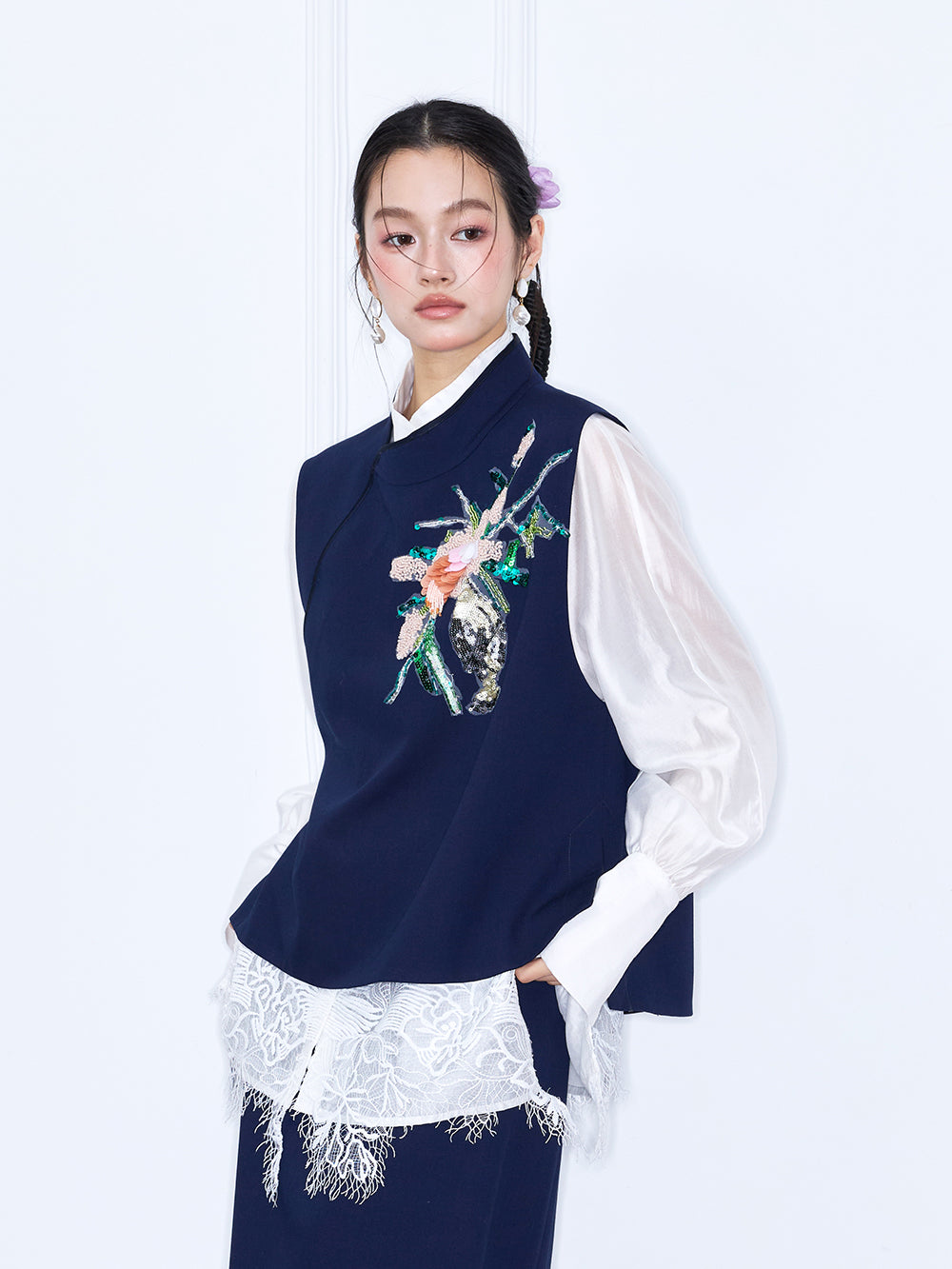 MUKZIN 店舗ー女性のためのデザイナーファッション服のブランド