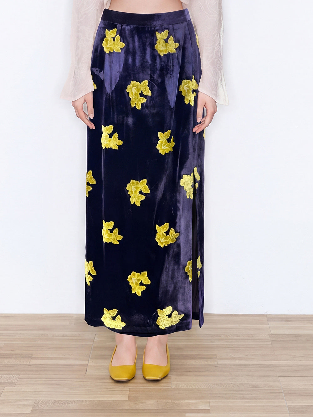 MUKZIN 店舗ー女性のためのデザイナーファッション服のブランド
