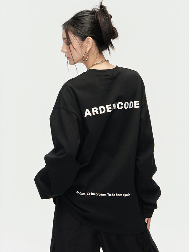 MUKTANK x ARDENCODE 男女兼用の大きくゆったりした、少し高めの襟の、380 グラムの重厚な純綿の長袖 T シャツで、弾幕印刷が施されている