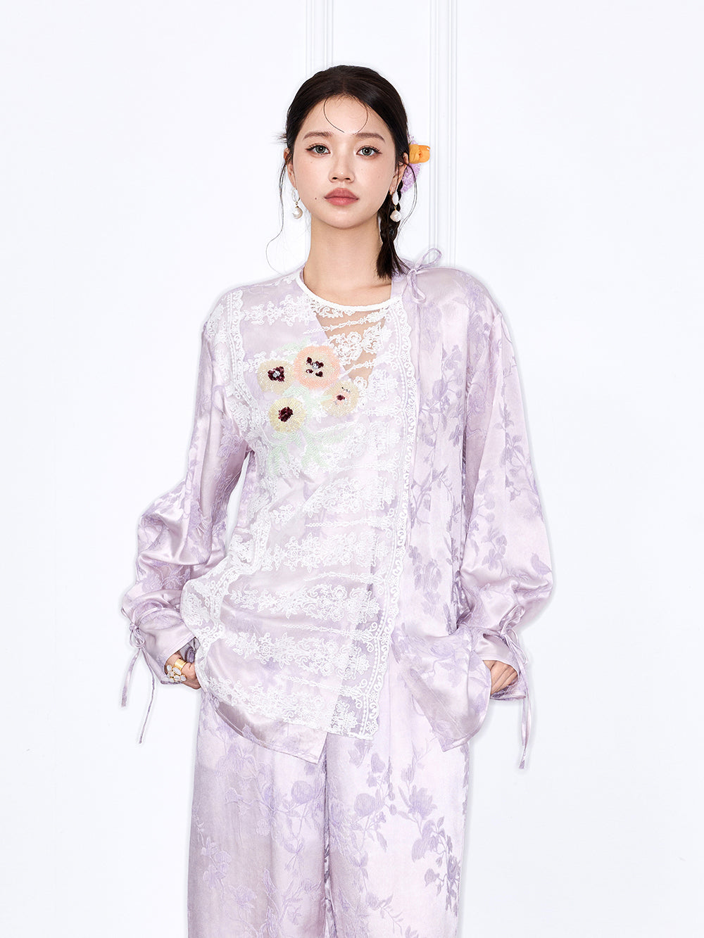 MUKZIN 店舗ー女性のためのデザイナーファッション服のブランド