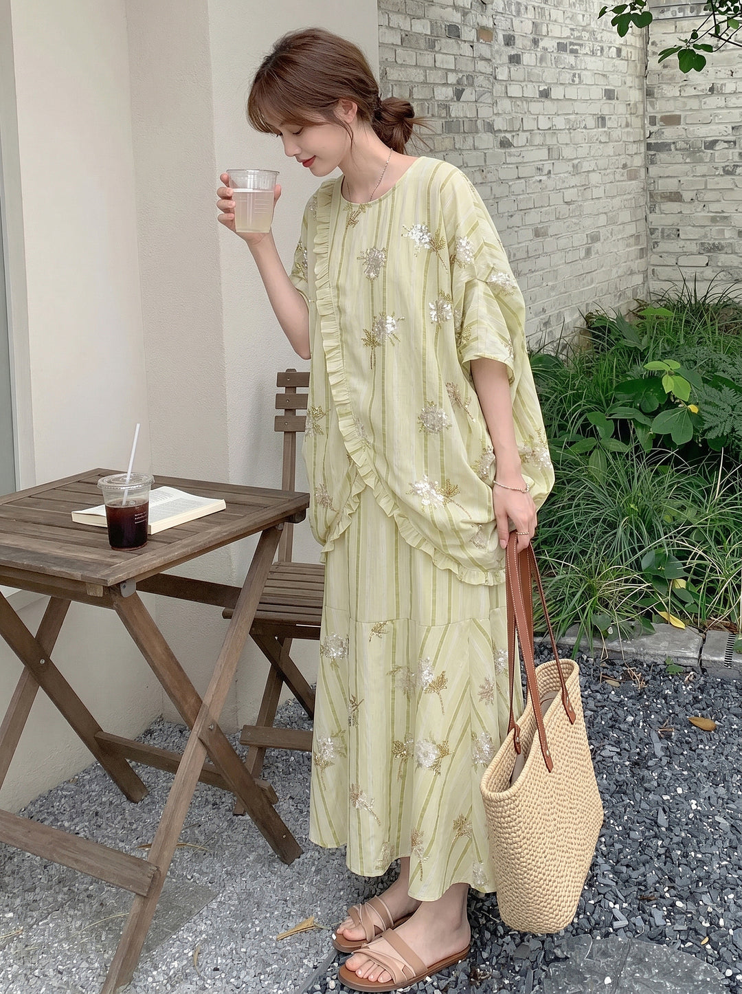 MUKZIN 店舗ー女性のためのデザイナーファッション服のブランド