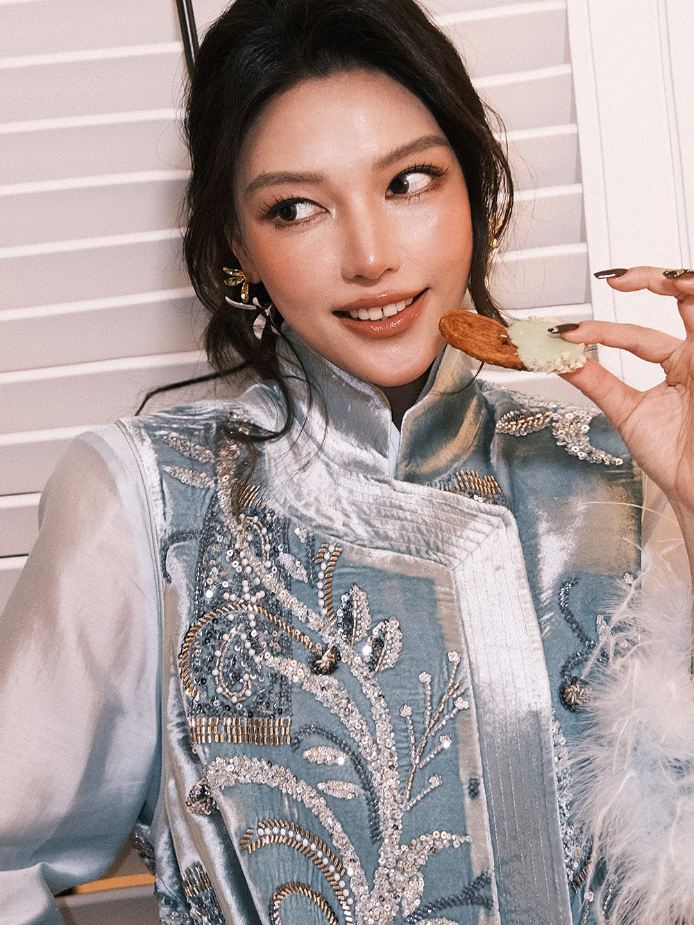 MUKZIN 店舗ー女性のためのデザイナーファッション服のブランド