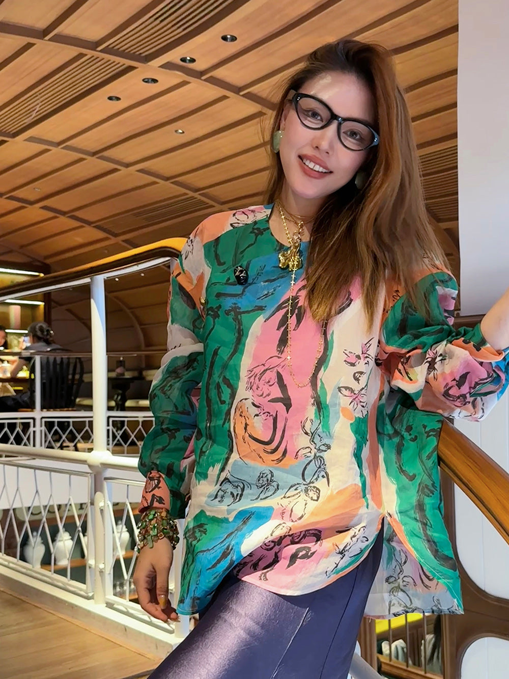 MUKZIN 店舗ー女性のためのデザイナーファッション服のブランド