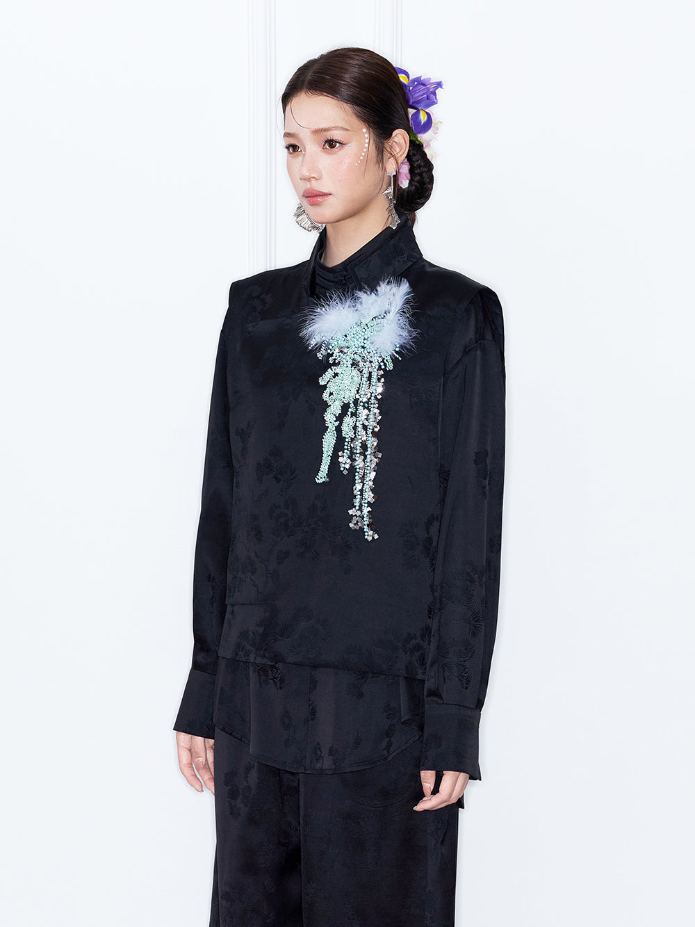 MUKZIN 店舗ー女性のためのデザイナーファッション服のブランド