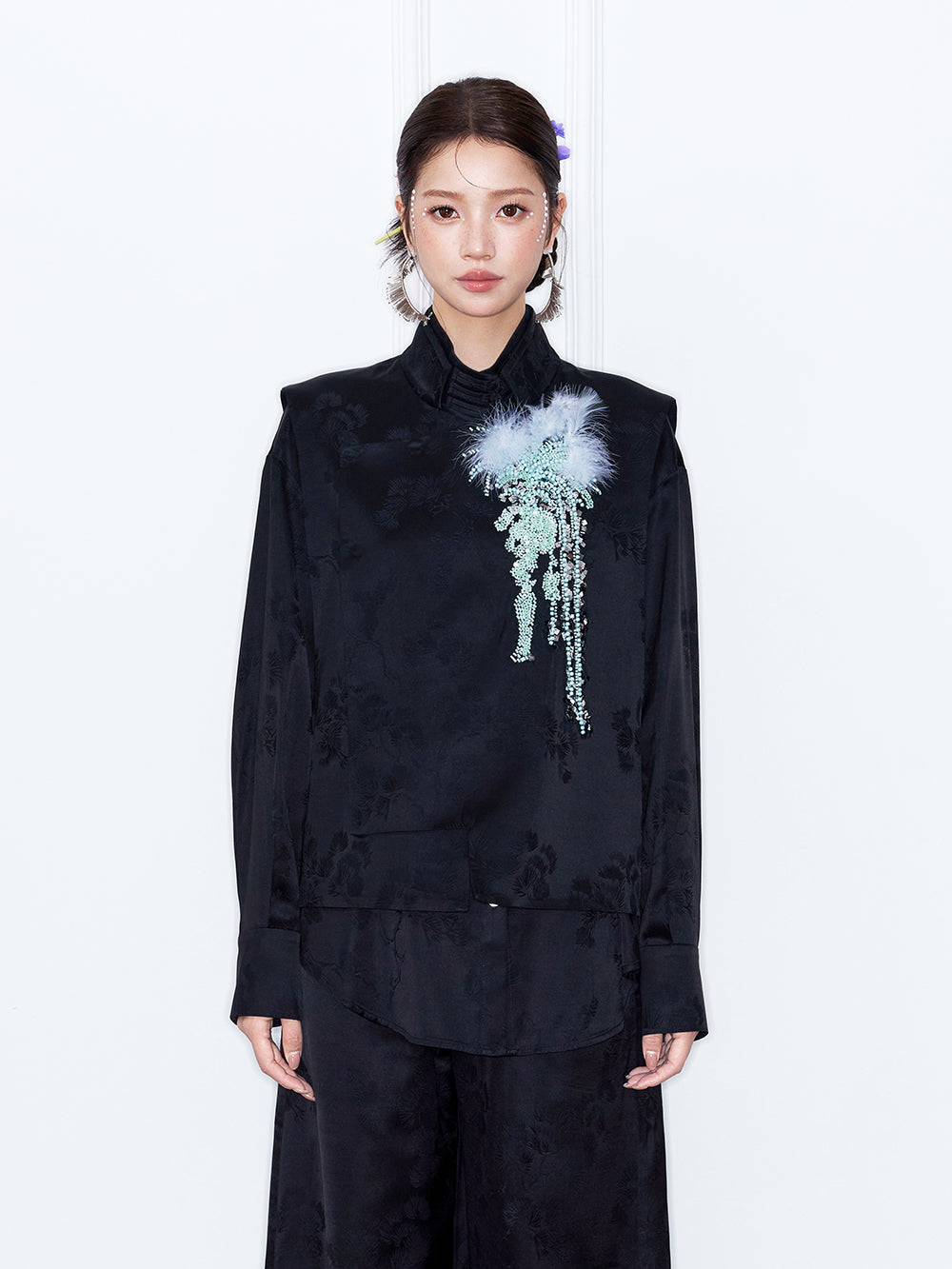 MUKZIN 店舗ー女性のためのデザイナーファッション服のブランド