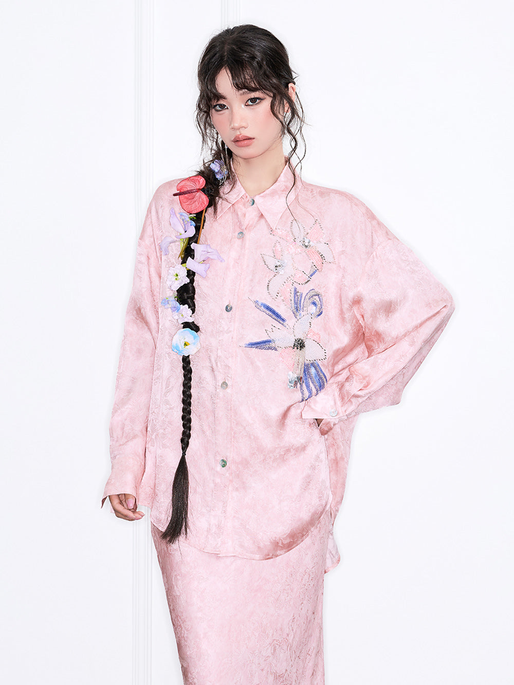 MUKZIN 店舗ー女性のためのデザイナーファッション服のブランド